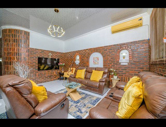 4 BEDROOM HOUSE FOR SALE IN MOUNT VERNON
